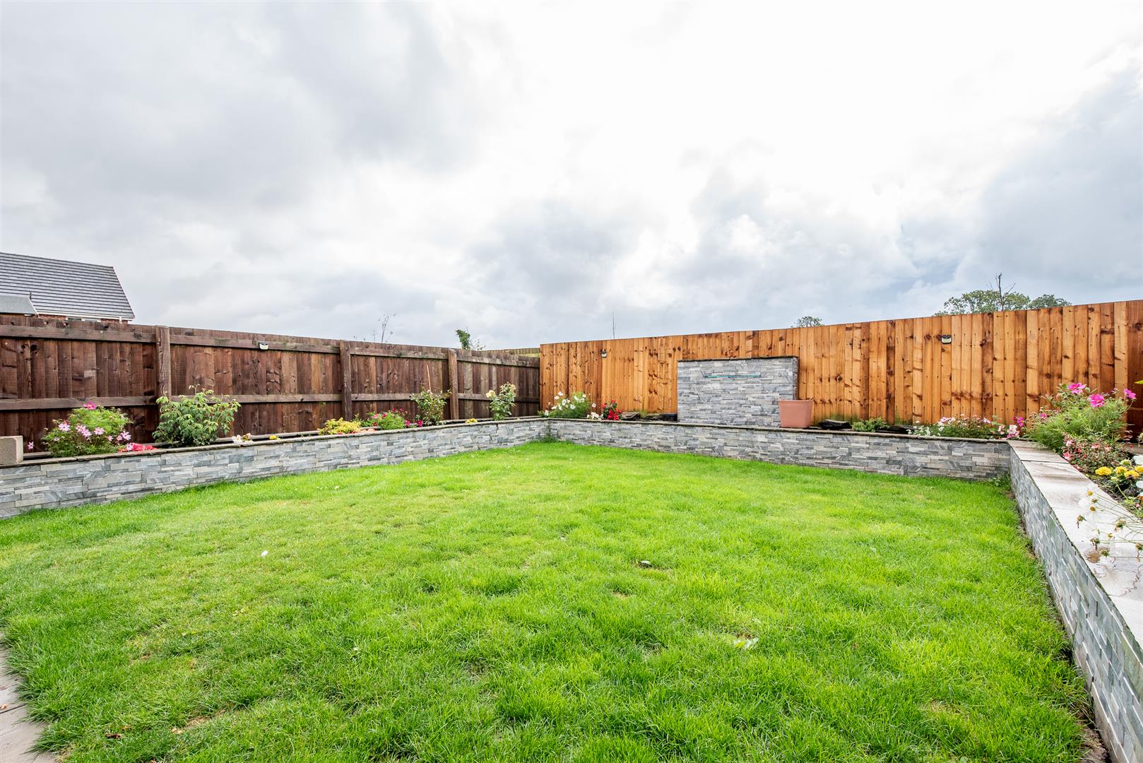 3 bed property in Wren Close, Preston